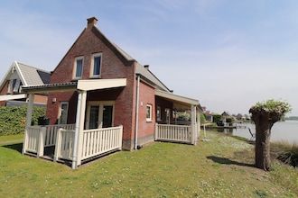 Bungalow aan het water bij Rotterdam en Zeeland in Simonshaven