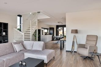 Hot Tub Retreat met aanlegsteiger in Noardburgum