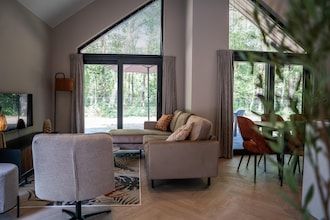 Moderne luxe ecovilla met terras aan het water in Oirschot