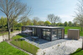 Villa aan het meer met Finse sauna in Workum