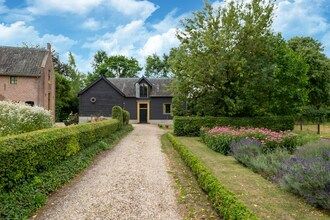 Landhuis in Deil bij rivier Linge in Deil