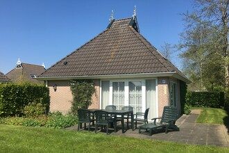 Verblijf aan het water met privé-aanlegsteiger in Eernewoud