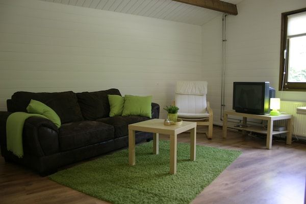 Woonkamer - Chalet in Ootmarsum op de Kuiperberg in Ootmarsum (2)