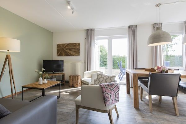 Woonkamer - Charmante villa in natuurlijke omgeving in Arcen (2)
