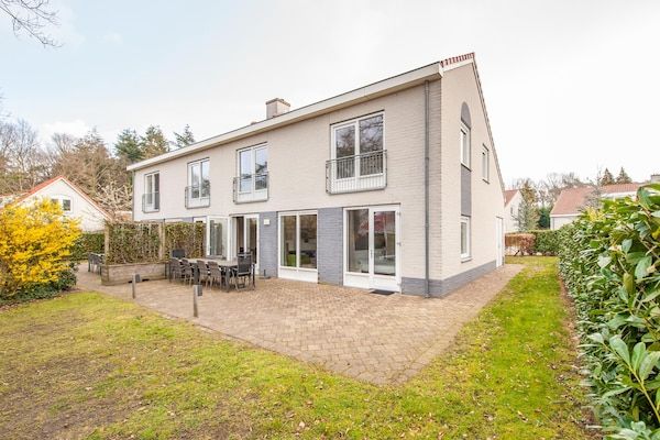 Buitenkant - Villa in Arcen met Zwembad en Gezinsfaciliteiten in Arcen (1)