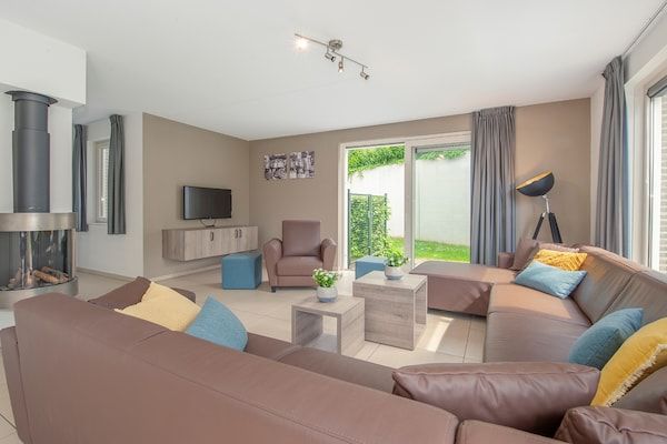 Woonkamer - Villa in Arcen met Privézwembad & Wellness in Arcen (3)