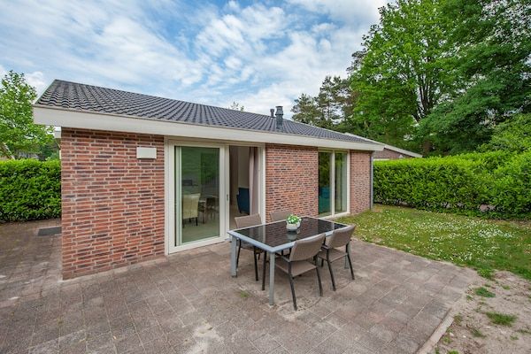 Buitenkant - Moderne bungalow met wasmachine in Arcen (1)