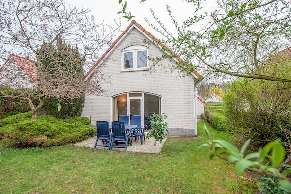Buitenkant - Villa in Arcen met badkamer en combimagnetron in Arcen (1)
