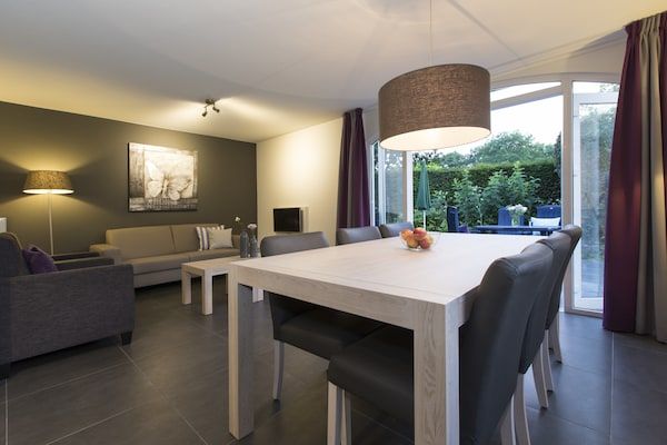 Eetkamer - Luxe villa midden in het groen in Arcen (4)