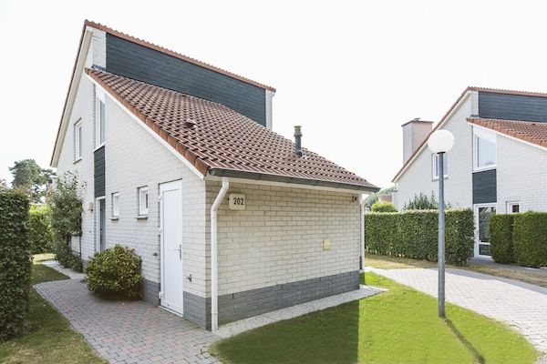 Buitenkant - Luxe villa midden in het groen in Arcen (1)