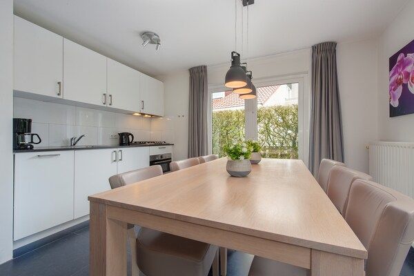 Keuken - Villa in Arcen met douche en sauna in Arcen (4)