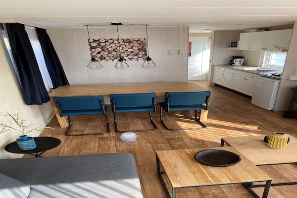 Woonkamer - Chalet in Duinhoeve met Van Gogh Stijl in Udenhout (2)