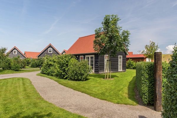Buitenkant - Comfortabel vakantiehuis met WiFi in Wemeldinge (1)
