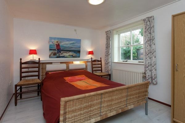 Slaapkamer - Huisje in Nes-Ameland bij Kust in Nes-Ameland (2)