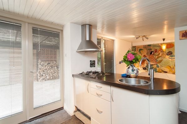 Keuken - Vakantiehuis Bergen bij Bos en Strand in Bergen (3)