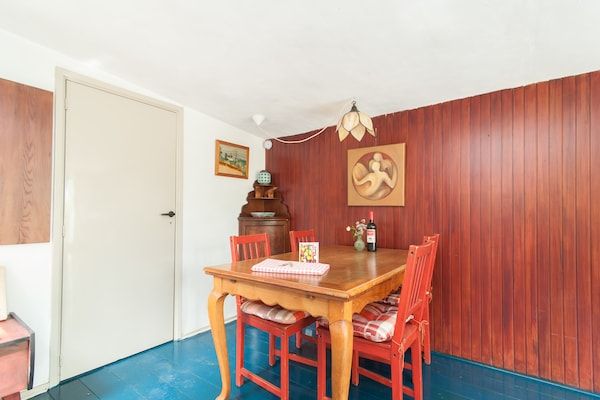 Eetkamer - Vakantiehuis Bergen bij Bos en Strand in Bergen (2)