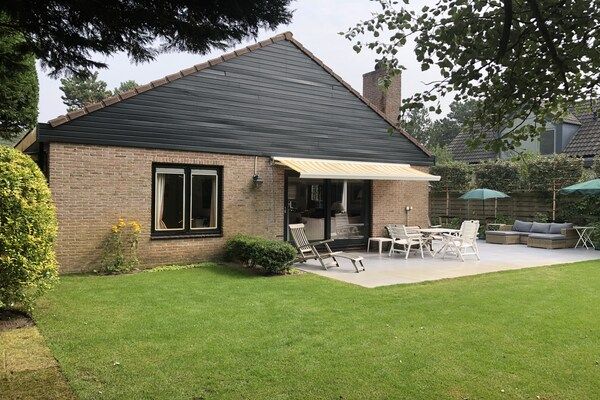 Buitenkant - Vakantiehuis in Bergen aan Zee met terras in Bergen aan zee (1)