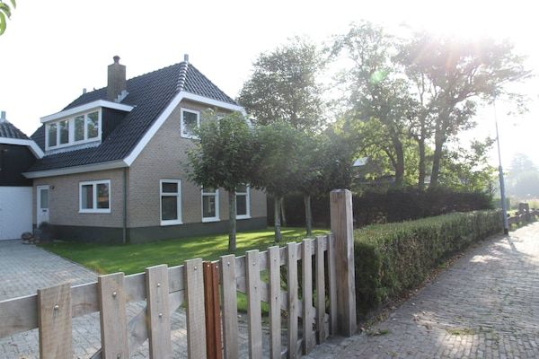 Buitenkant - Groet Villa Verblijf met Uitzicht op de Tuin in Groet (1)