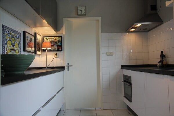 Keuken - Groet Villa Verblijf met Uitzicht op de Tuin in Groet (4)