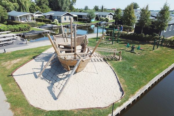 Park - Zonnig Giethoorn Huisje in Giethoorn (5)
