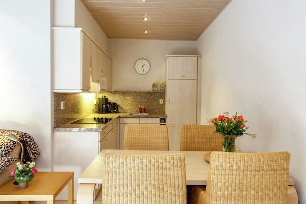 Eetkamer - Appartement in Oostkapelle bij het Strand in Oostkapelle (3)