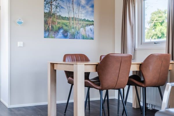 Eetkamer - Huisje aan het meer met boot in Giethoorn (3)