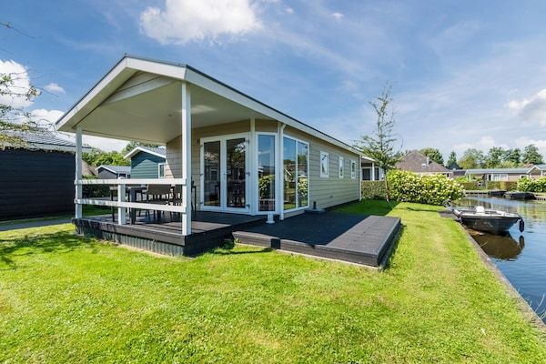 Buitenkant - Huisje aan het meer met boot in Giethoorn (1)