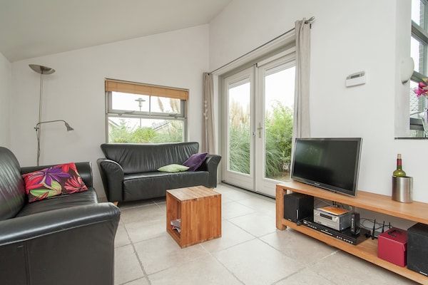 Woonkamer - Vakantiehuis in Schoorl bij Duinen in Schoorl (4)