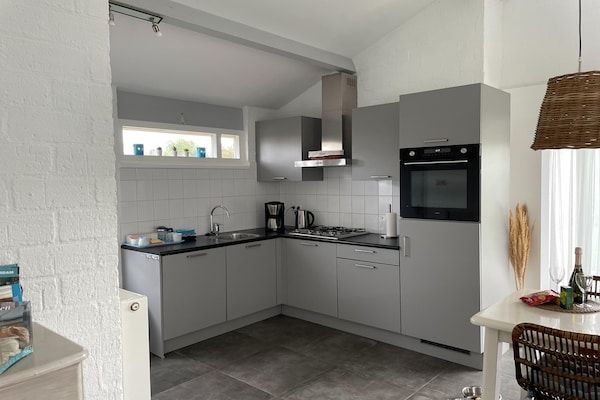 Keuken - Luxueuze villa in Noord-Holland vlak bij zee in Egmond aan den Hoef (4)