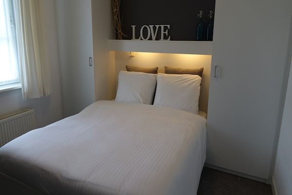 Slaapkamer - Wellness aan het Water in Earnewoude in Earnewald (3)