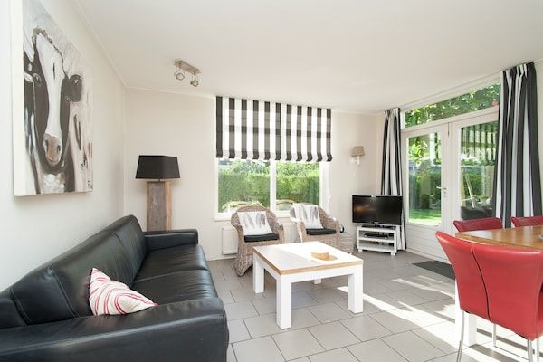 Woonkamer - Bungalow in Zuid-Holland bij het Strand in Noordwijk (2)