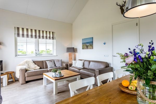 Woonkamer - Vakantiehuis bij kust en bos in Noordwijk (2)