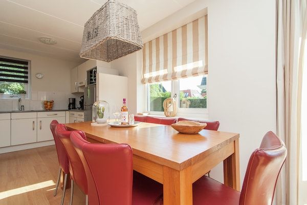 Eetkamer - Vakantiehuis bij kust en bos in Noordwijk (3)