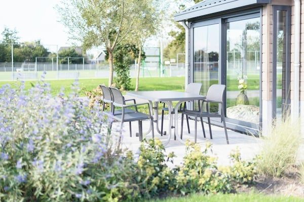 Terras - Comfortabel chalet gelegen in de polder 15 km in West-Graftdijk (5)