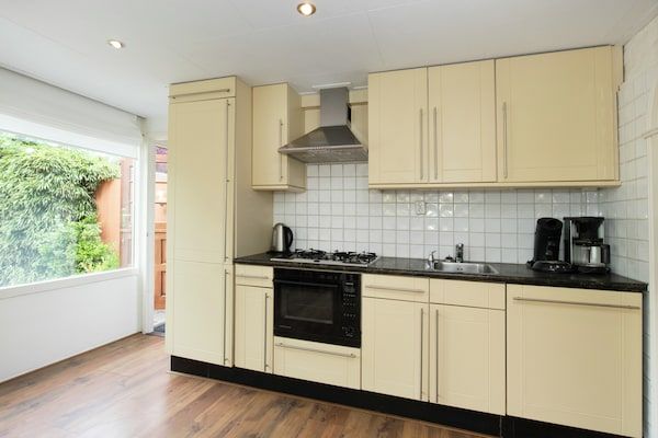 Keuken - Vakantiehuis in Noordwijkerhout bij Bos & Meer in Noordwijkerhout (3)