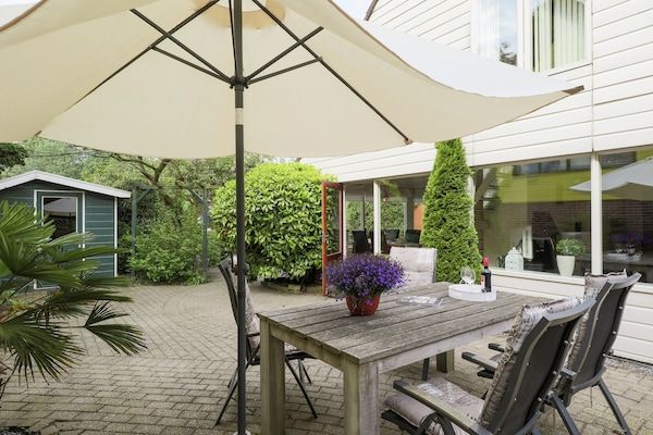 Terras - Vakantiehuis in Noordwijkerhout bij Bos & Meer in Noordwijkerhout (5)