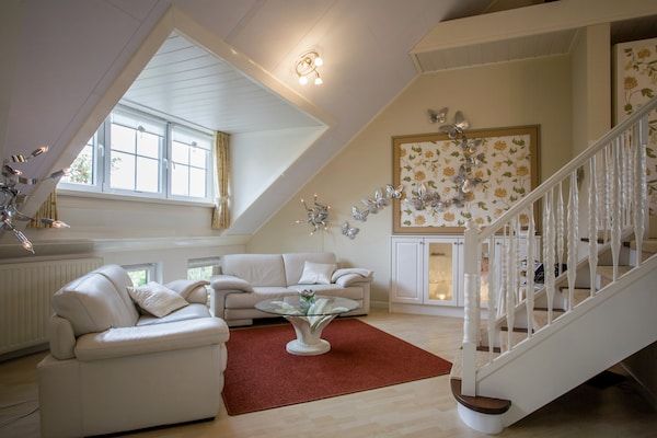 Woonkamer - Boutique appartement in Ritthem met terras in Vlissingen-Ritthem (2)