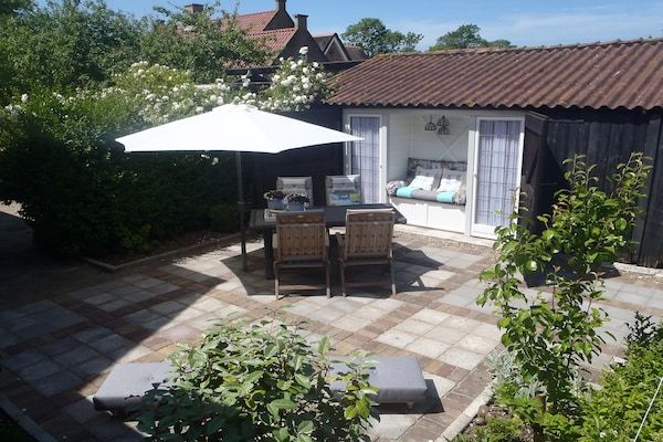 Tuin - Boutique appartement in Ritthem met terras in Vlissingen-Ritthem (5)