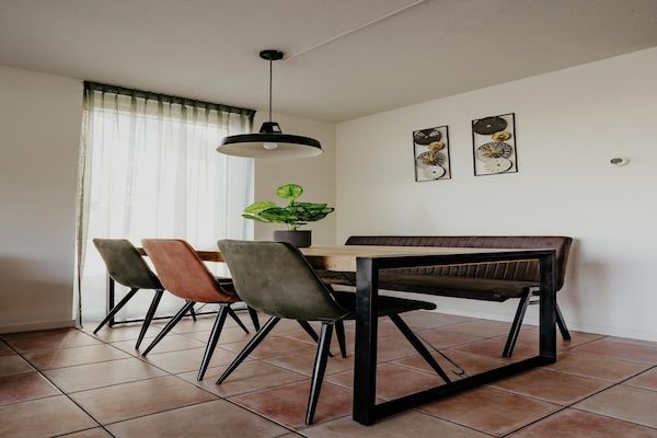 Eetkamer - Appartement in waterpark met privé-aanlegsteiger in Uitgeest (2)