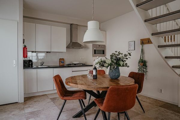 Eetkamer - Appartement in Egmond met Uitzicht op Zee in Egmond aan zee (3)