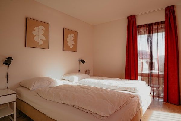 Slaapkamer - Appartement aan het Strand met Uitzicht in Egmond aan zee (4)