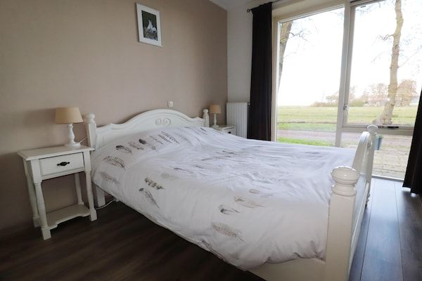 Slaapkamer - Vakantiehuis Workum op een boerderij in Workum (5)