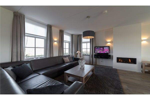 Woonkamer - Vakantiehuis in Colijnsplaat bij Oosterschelde in Colijnsplaat (2)