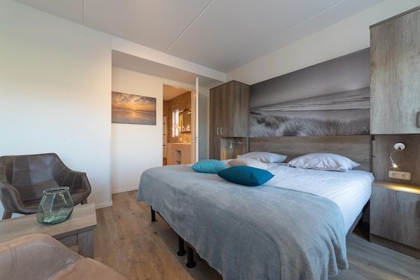 Slaapkamer - Vakantiehuis in Colijnsplaat bij Oosterschelde in Colijnsplaat (4)