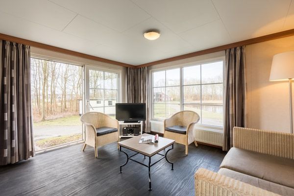 Woonkamer - Hunzepark Familie Retreat in Gasselternijveen (2)