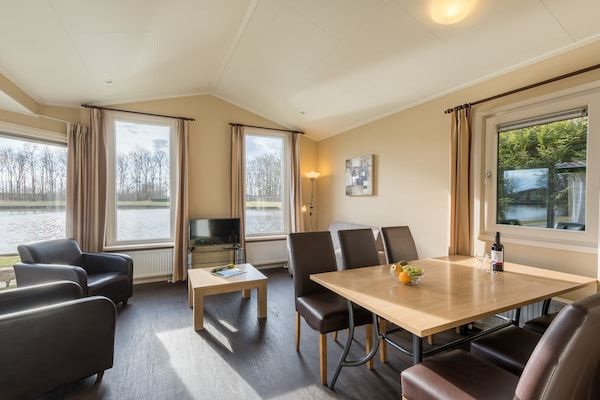 Eetkamer - Rustig verblijf in Drenthe in Gasselternijveen (5)