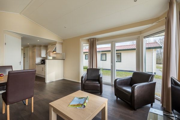 Woonkamer - Rustig verblijf in Drenthe in Gasselternijveen (3)