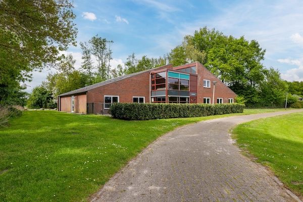 Buitenkant - Grote huisdiervriendelijke lodge in Gasselternijveen (1)