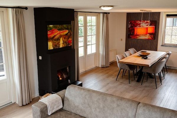 Woonkamer - Villa in Nederland met ruime tuin in Voorthuizen (2)