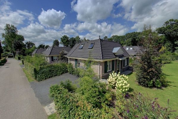 Buitenkant - Villa in Nederland met ruime tuin in Voorthuizen (1)